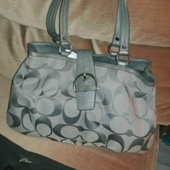 Multiple purses most are $15-25 - Picture 14 of 16